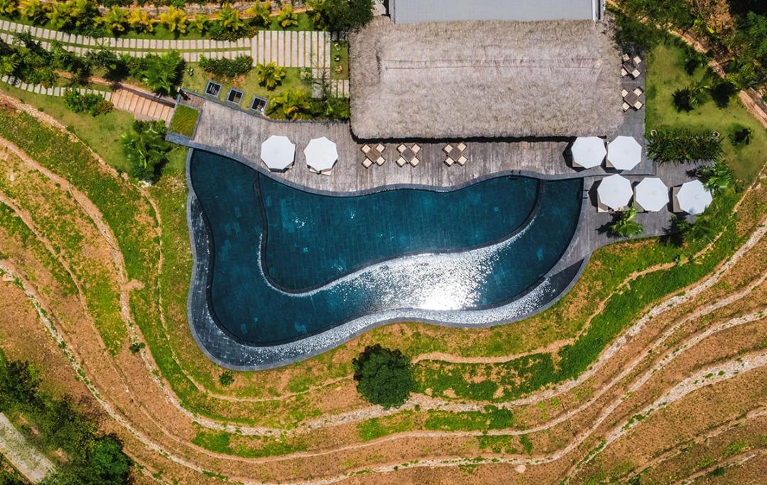Cloud Pool Bar tại Avana Retreat Resort Hòa Bình